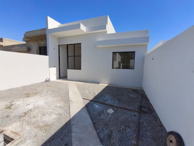 Casa 3 quartos e 2 banheiros, à venda, no bairro Jardim Campomar em Rio das Ostras