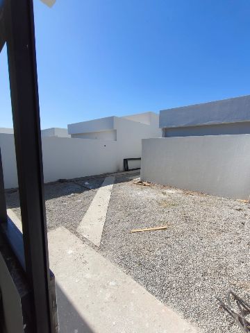 Casa 3 quartos e 2 banheiros, à venda, no bairro Jardim Campomar em Rio das Ostras