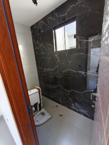 Casa 3 quartos e 2 banheiros, à venda, no bairro Jardim Campomar em Rio das Ostras
