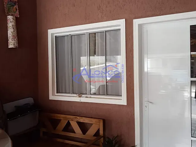 Casa com 220m² 2 quartos e 2 banheiros, à venda, no bairro Parque Santo Antônio em Jacareí