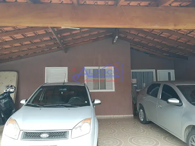 Casa com 220m² 2 quartos e 2 banheiros, à venda, no bairro Parque Santo Antônio em Jacareí