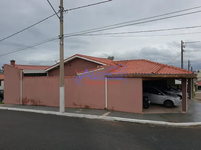 Casa com 220m² 2 quartos e 2 banheiros, à venda, no bairro Parque Santo Antônio em Jacareí
