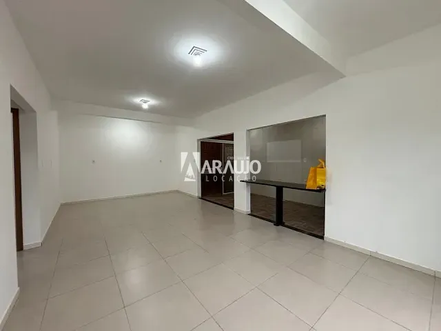 Casa 2 quartos e 1 banheiro, para alugar, no bairro Salseiros em Itajaí