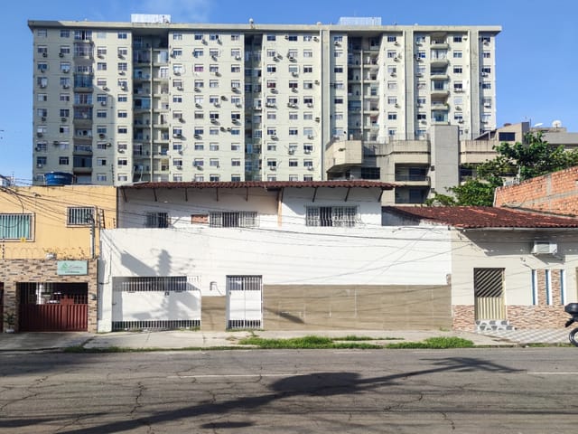 Casa 5 quartos e 4 banheiros, à venda, no bairro Batista Campos em Belém