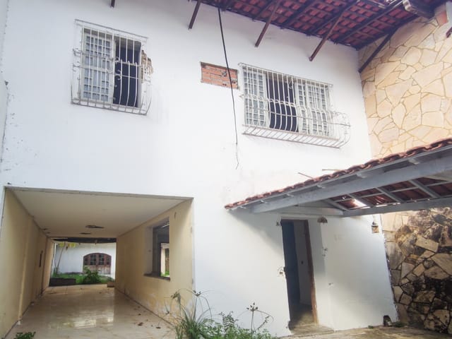 Casa 5 quartos e 4 banheiros, à venda, no bairro Batista Campos em Belém