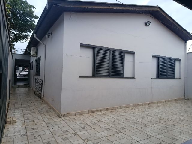 Casa com 275m² 3 quartos e 2 banheiros, para alugar, no bairro Paulicéia em Piracicaba