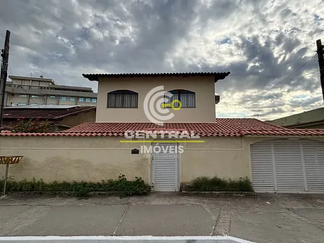 Casa 5 quartos e 2 banheiros, à venda ou para alugar, no bairro Centro em Itaboraí