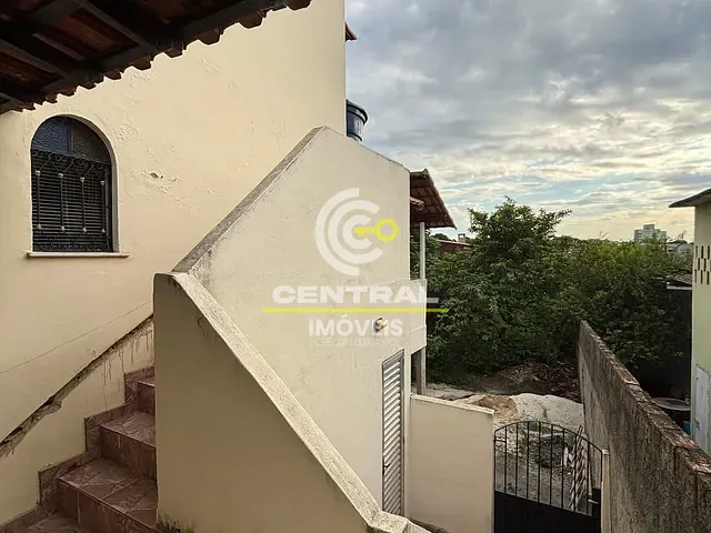 Casa 5 quartos e 2 banheiros, à venda ou para alugar, no bairro Centro em Itaboraí
