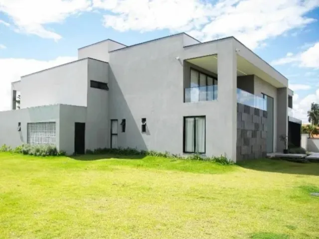 Casa com 2100m² 6 quartos e 6 banheiros, à venda, no bairro Park Way em Brasília