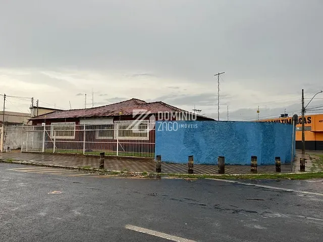 Casa com 735m² 4 quartos e 3 banheiros, à venda, no bairro Parque das Américas em Uberaba