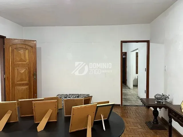 Casa com 735m² 4 quartos e 3 banheiros, à venda, no bairro Parque das Américas em Uberaba