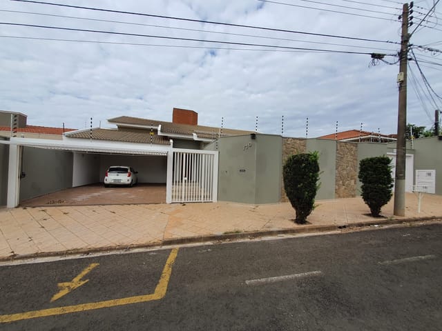 Casa com 640m² 3 quartos e 4 banheiros, à venda, no bairro Jardim Francisco Fernandes em São José do Rio Preto
