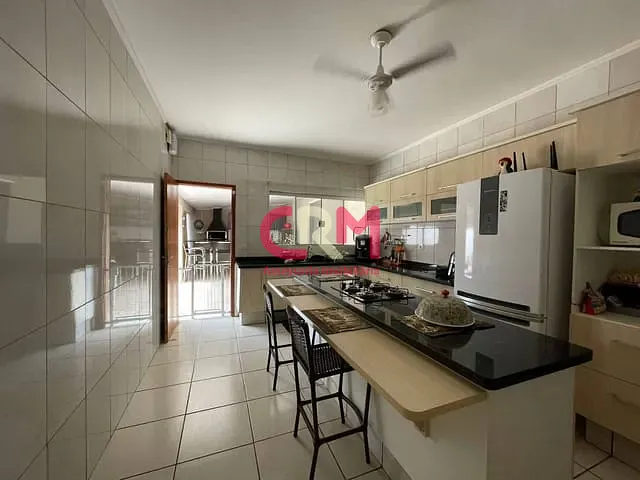 Casa com 359m² 3 quartos e 3 banheiros, à venda, no bairro Parque Residencial Laranjeiras III em Taquaritinga