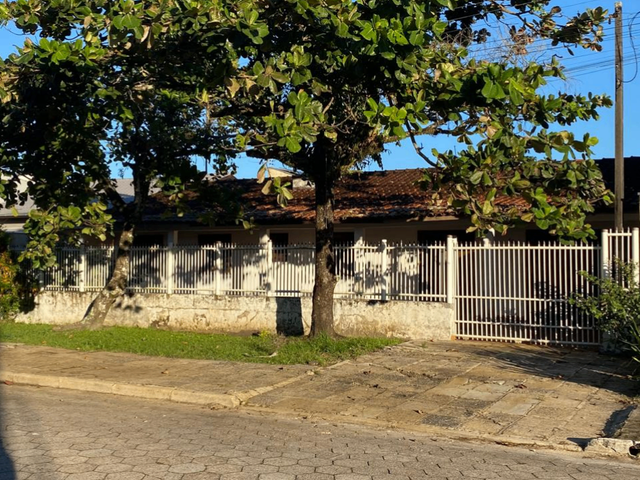 Casa com 245m² 6 quartos e 3 banheiros, à venda, no bairro Brejatuba em Guaratuba