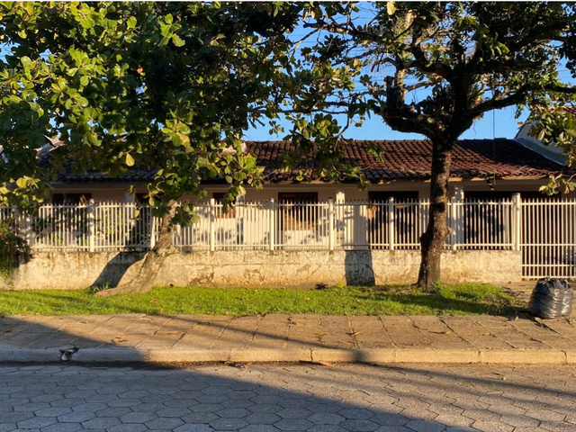 Casa com 245m² 6 quartos e 3 banheiros, à venda, no bairro Brejatuba em Guaratuba