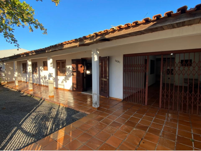 Casa com 245m² 6 quartos e 3 banheiros, à venda, no bairro Brejatuba em Guaratuba