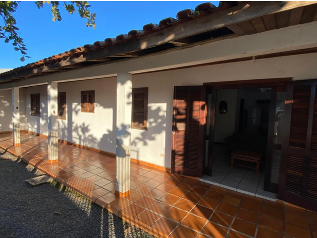 Casa com 245m² 6 quartos e 3 banheiros, à venda, no bairro Brejatuba em Guaratuba