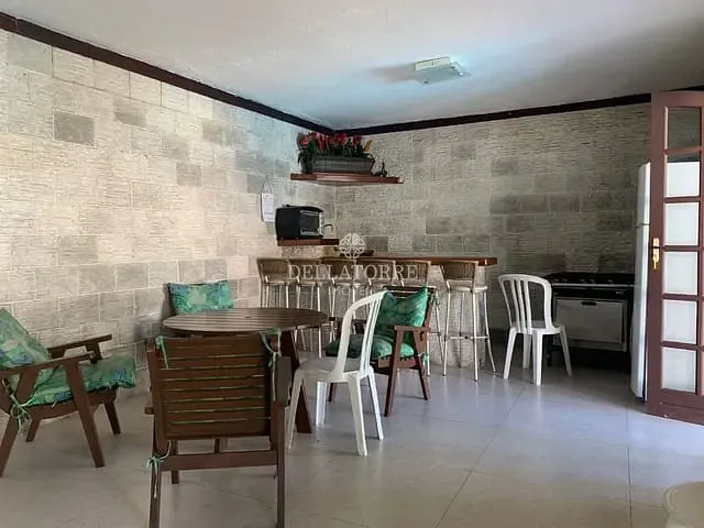 Casa com 185m² 2 quartos e 2 banheiros, à venda, no bairro Parque São Luiz em Teresópolis
