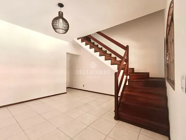 Casa com 185m² 2 quartos e 2 banheiros, à venda, no bairro Parque São Luiz em Teresópolis