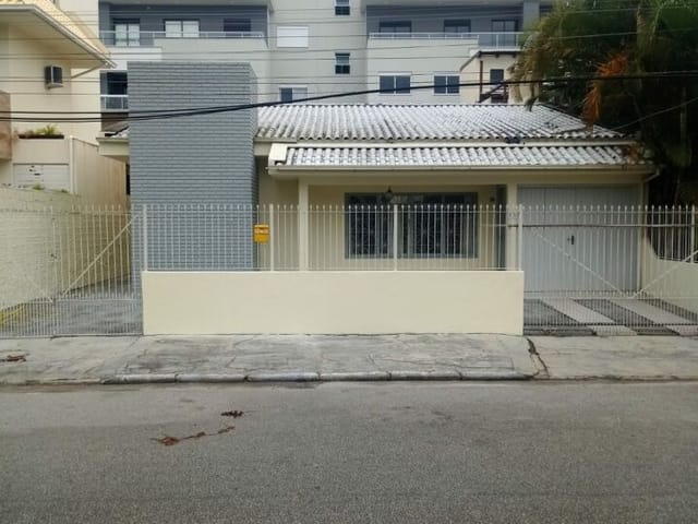 Casa com 300m² 3 quartos e 4 banheiros, à venda, no bairro Canasvieiras em Florianópolis