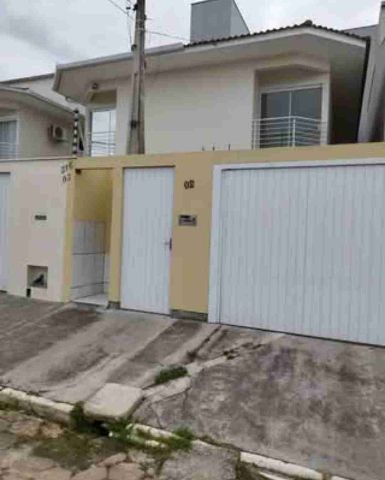 Casa 2 quartos e 1 banheiro, à venda, no bairro Barra do Aririú em Palhoça