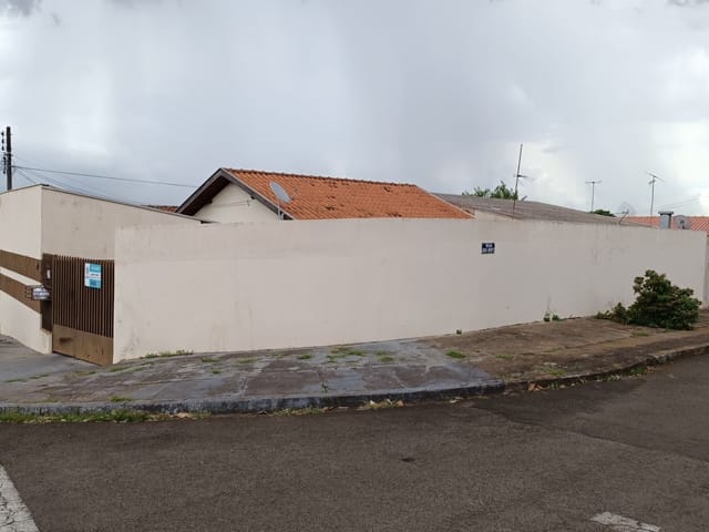 Casa com 195m² 2 quartos e 1 banheiro, à venda, no bairro Parque Residencial Cambé em Cambé