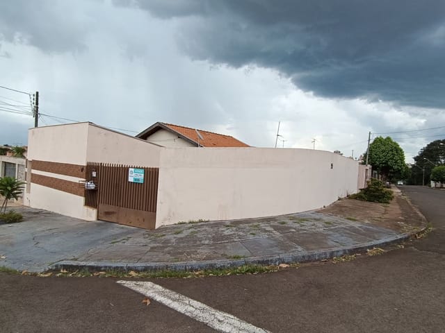 Casa com 195m² 2 quartos e 1 banheiro, à venda, no bairro Parque Residencial Cambé em Cambé