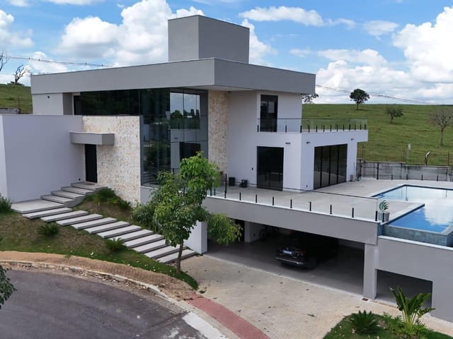 Casa de 3 Quartos Alto Padrão  -  ALUGUEL