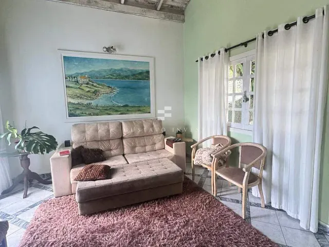 Casa 4 quartos e 4 banheiros, à venda, no bairro Azambuja em Brusque