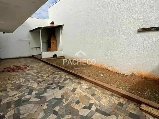 Casa com 372m² 4 quartos e 2 banheiros, à venda, no bairro Chácara Machadinho II em Americana