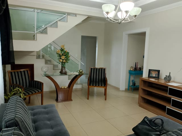 Casa 4 quartos e 3 banheiros, à venda, no bairro Extensão Novo Rio das Ostras em Rio das Ostras