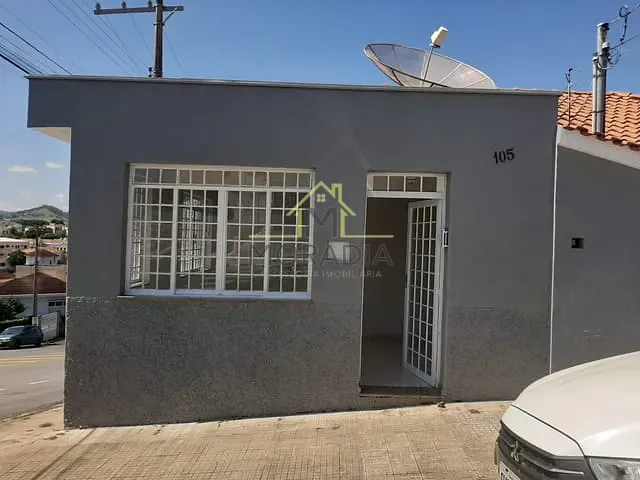 Casa com 218m² 4 quartos e 4 banheiros, à venda, no bairro Angola em Guaxupé