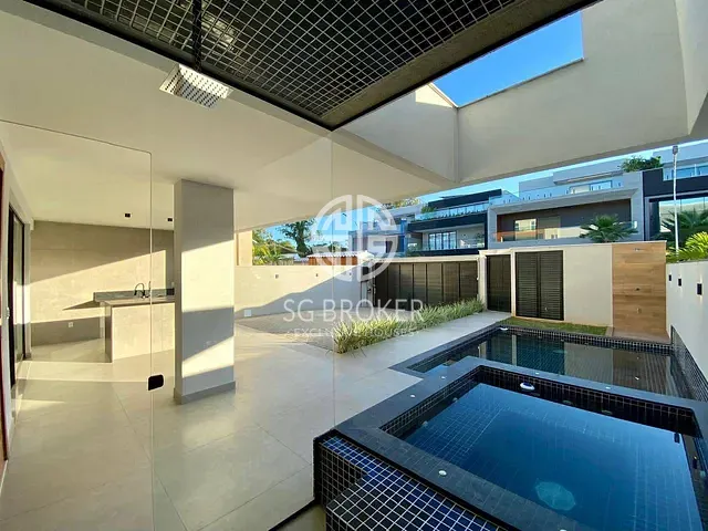 Casa 4 quartos e 5 banheiros, à venda, no bairro Recreio dos Bandeirantes em Rio de Janeiro