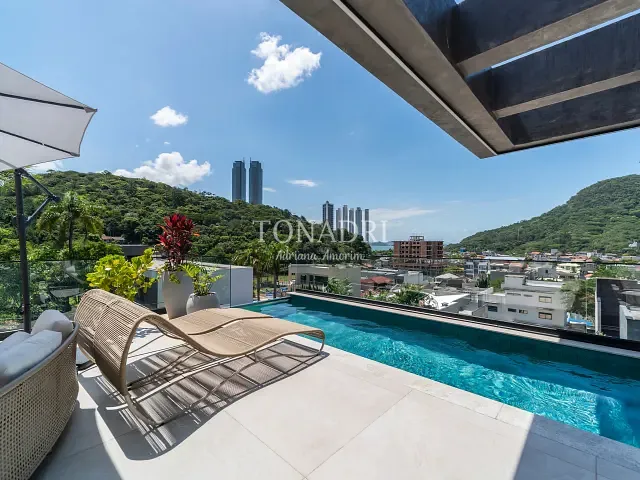 Casa com 825m² 4 quartos e 5 banheiros, à venda, no bairro Barra em Balneário Camboriú