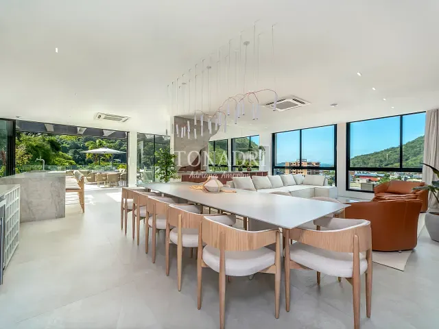 Casa com 825m² 4 quartos e 5 banheiros, à venda, no bairro Barra em Balneário Camboriú