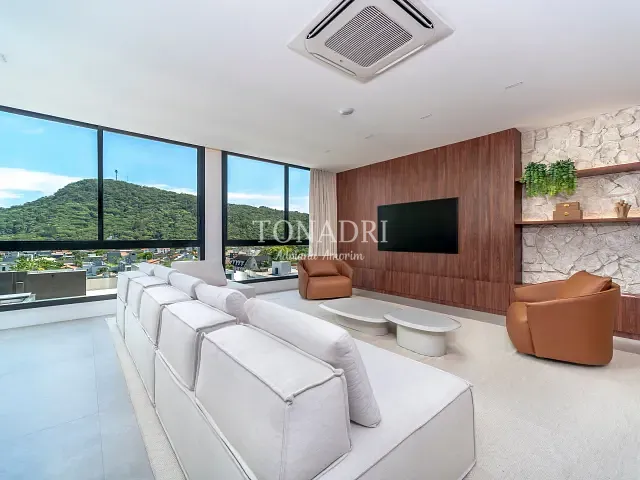 Casa com 825m² 4 quartos e 5 banheiros, à venda, no bairro Barra em Balneário Camboriú