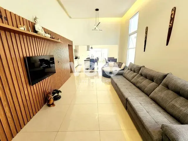Casa com 300m² 3 quartos e 4 banheiros, à venda, no bairro Piracangaguá em Taubaté