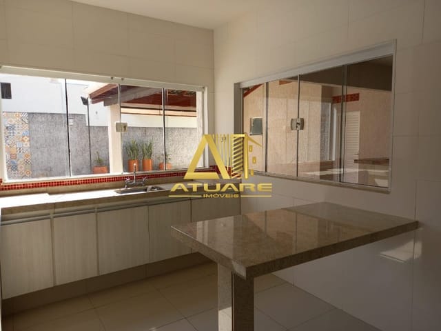 Casa com 346m² 4 quartos e 1 banheiro, à venda, no bairro Gran Royalle em Pouso Alegre
