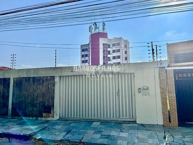 Casa com 567m² 3 quartos e 3 banheiros, à venda, no bairro Luzia em Aracaju