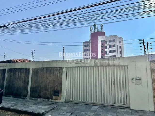 Casa com 567m² 3 quartos e 3 banheiros, à venda, no bairro Luzia em Aracaju