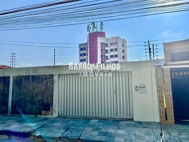 Casa com 567m² 3 quartos e 3 banheiros, à venda, no bairro Luzia em Aracaju