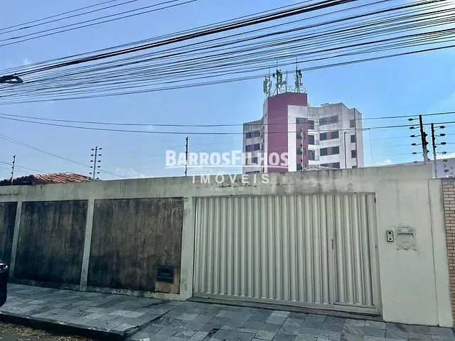 Casa com 567m² 3 quartos e 3 banheiros, à venda, no bairro Luzia em Aracaju