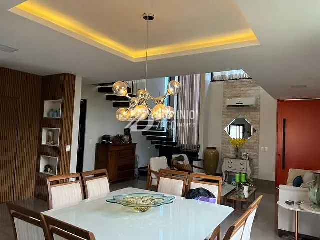 Casa com 361m² 4 quartos e 5 banheiros, à venda, no bairro Estância dos Ipês em Uberaba