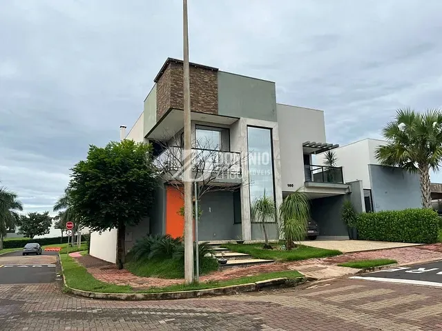 Casa com 361m² 4 quartos e 5 banheiros, à venda, no bairro Estância dos Ipês em Uberaba