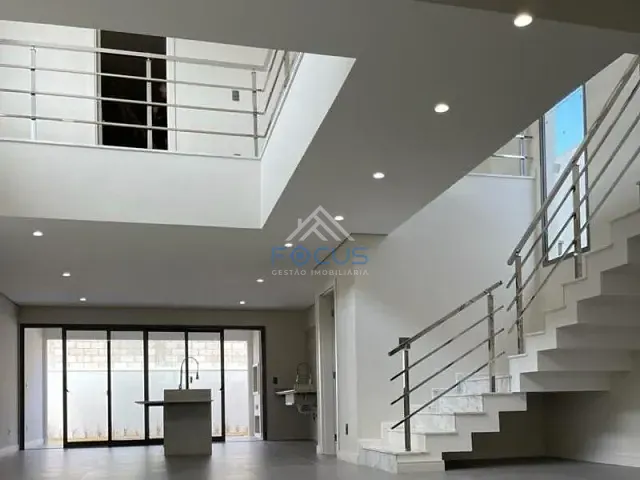 Casa com 300m² 3 quartos e 4 banheiros, à venda, no bairro Jardim Samambaia em Jundiaí
