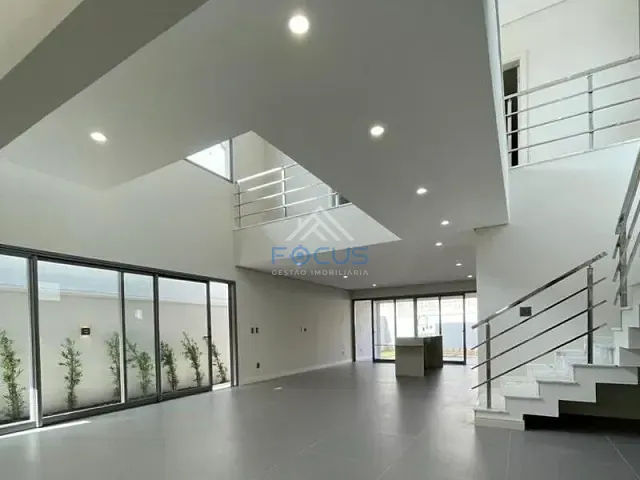 Casa com 300m² 3 quartos e 4 banheiros, à venda, no bairro Jardim Samambaia em Jundiaí