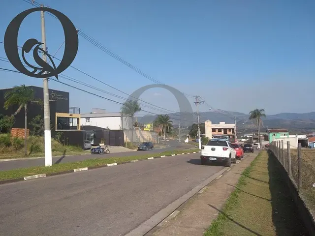 Casa com 175m² 3 quartos e 2 banheiros, à venda, no bairro Caetetuba em Atibaia
