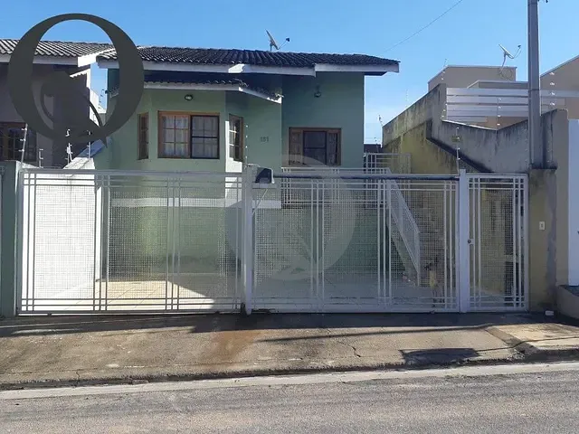 Casa com 175m² 3 quartos e 2 banheiros, à venda, no bairro Caetetuba em Atibaia
