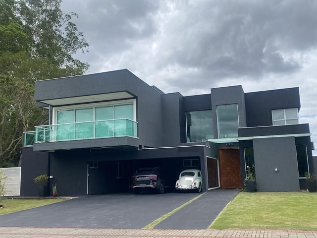 Casa com 1200m² 5 quartos e 8 banheiros, à venda, no bairro Condomínio Chácara Serimbura em São José dos Campos