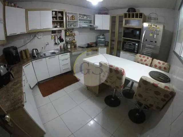 Casa 4 quartos e 2 banheiros, à venda, no bairro Centro em Rio Grande